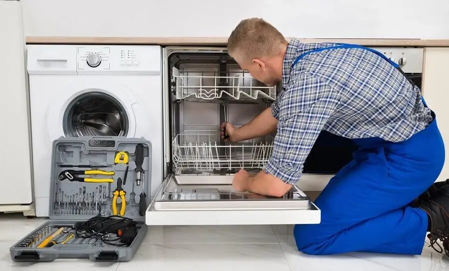 Çine Finlux servisi teknisyen ekibi beyaz eşya tamiri yaparken